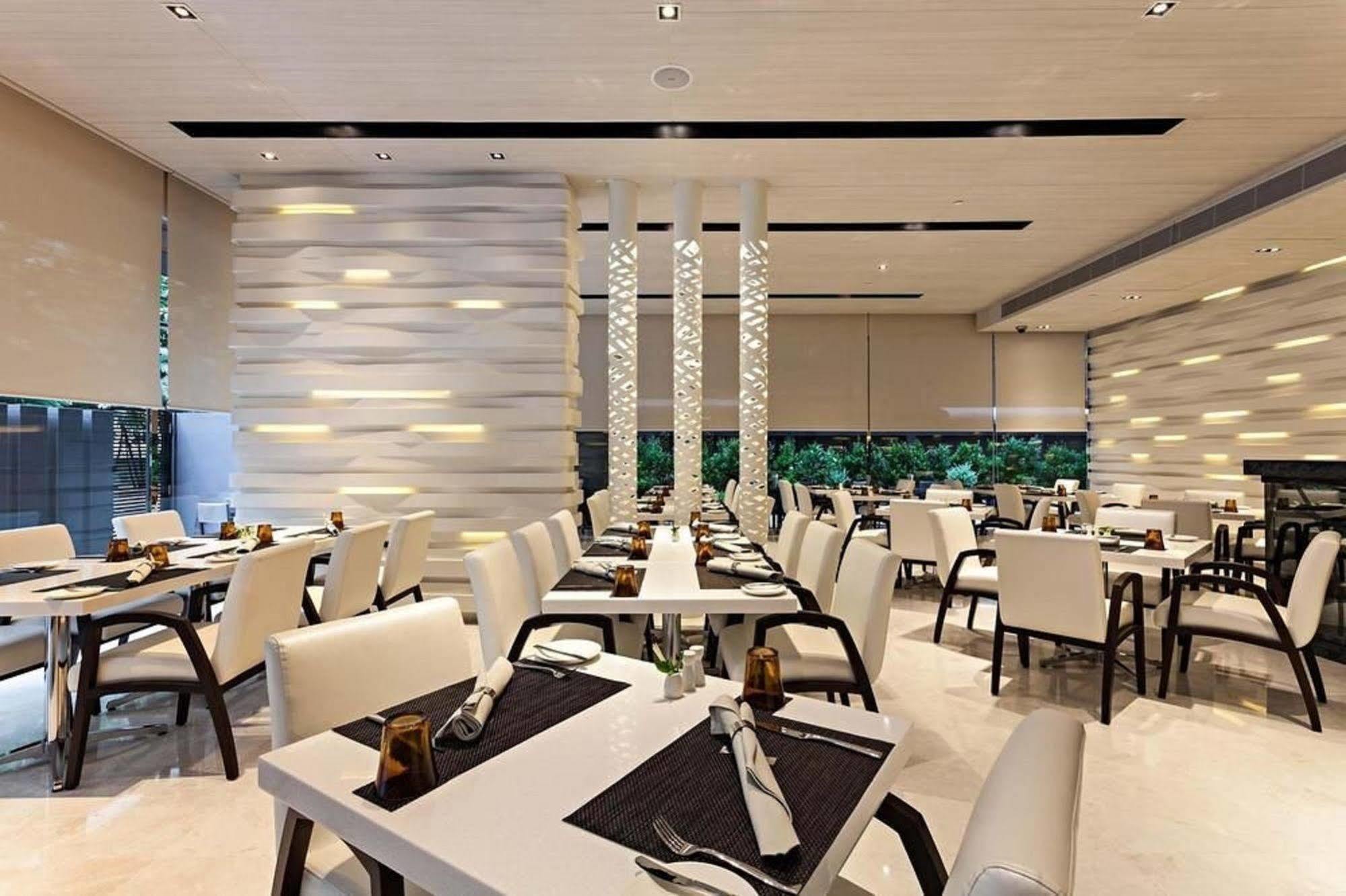 Western Premier Sukhumvit 4*